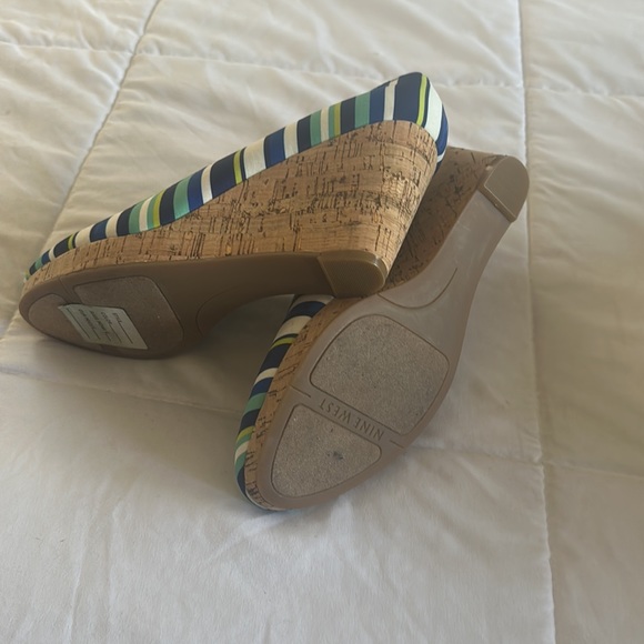 Women Multi colored Wedges. - Picture 3 of 4